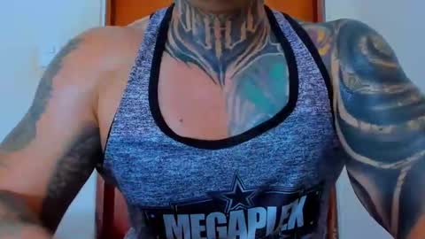 Snapshot of colombian_monster_cock chatting on 10.23.25 camilo online show from 10.23.25