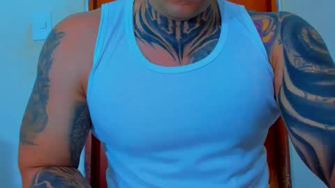 Snapshot of colombian_monster_cock chatting on 10.29.25 camilo online show from 10.29.25