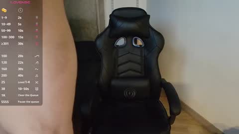 Snapshot of colombianmuscle8 chatting on 09.24.25 colombianmuscle8 online show from 09.24.25