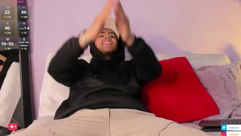 Snapshot of colstorw_ chatting on 10.10.25 colstorw_ online show from 10.10.25