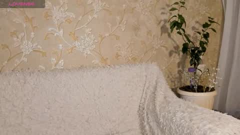 Mia online show from 10.15.25