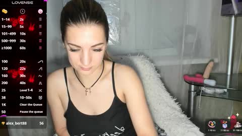 Mia online show from 11.17.25