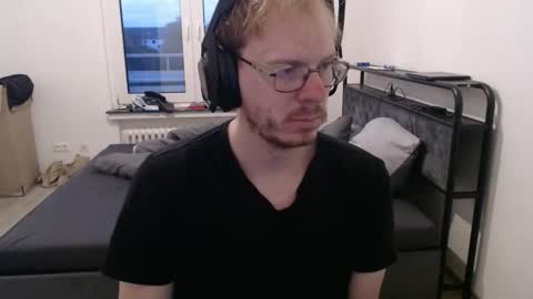 Snapshot of commanderchip chatting on 10.25.25 commanderchip online show from 10.25.25