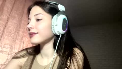 Bella  online show from 09.26.25