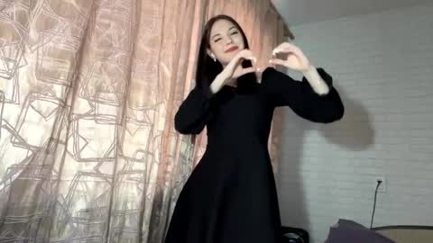 Bella  online show from 10.08.25