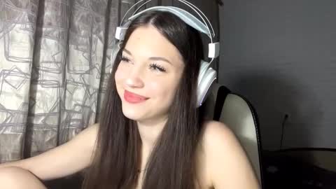 Bella  online show from 10.15.25