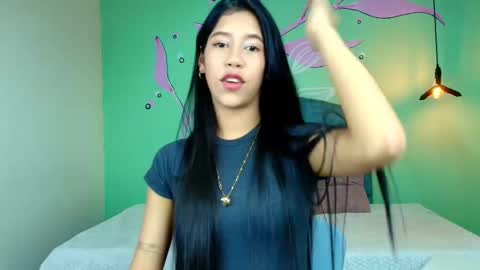 C O N N I E online show from 10.04.25