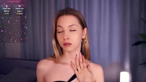 Hello im Sofia Welcme to my room .More hugs and kiss for you online show from 10.03.25