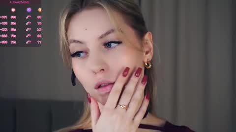 Hello im Sofia Welcme to my room .More hugs and kiss for you online show from 12.03.25