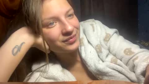 Snapshot of coolrebetaa chatting on 11.18.25 lika Nikita online show from 11.18.25