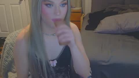 coracav online show from 12.20.25