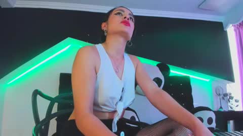Coral  online show from 12.31.24