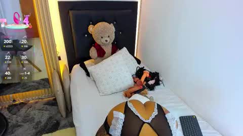 Coraline connected from 10 pm to 6 am Colombia time online show from 11.27.25