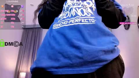 Coral Stefani online show from 09.17.25