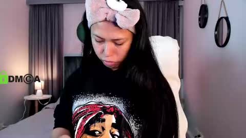 Coral Stefani online show from 10.03.25