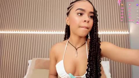 coralineross_ online show from 02.21.25