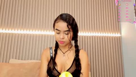 coralineross_ online show from 03.11.25