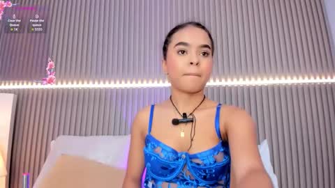 coralineross_ online show from 09.10.25