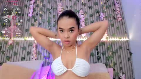 coralineross_ online show from 11.10.25