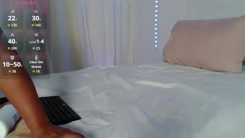 Coral Reyes online show from 12.05.25