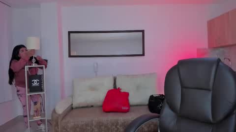 Corina White online show from 09.29.25