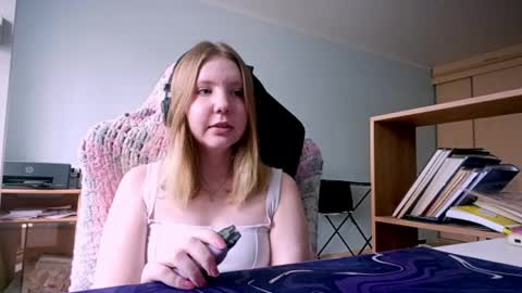 Snapshot of corinearendale chatting on 05.26.26 Elvi online show from 05.26.26