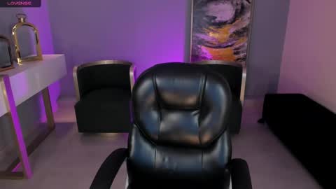 Corinne Russo online show from 09.23.25