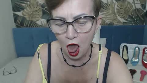 Snapshot of corssika chatting on 09.26.25 corssika online show from 09.26.25