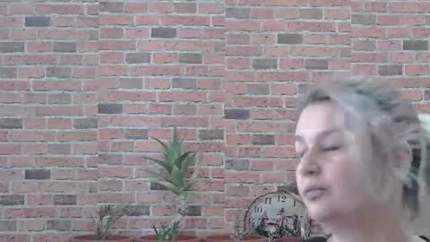 Elisa online show from 02.23.25