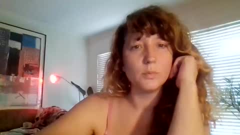 Snapshot of cosmiccoquette chatting on 09.17.25 mamimaritza online show from 09.17.25