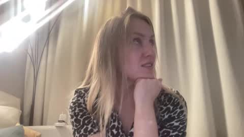 cosmo_blondiee online show from 09.15.25