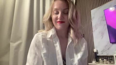 cosmo_blondiee online show from 09.16.25