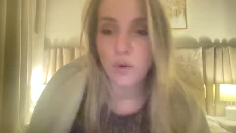 cosmo_blondiee online show from 09.23.25