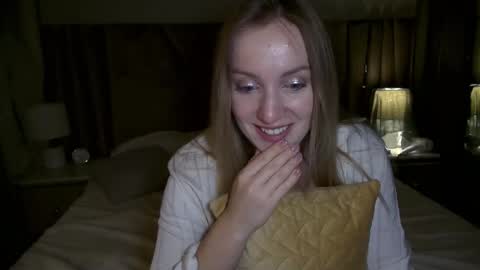 cosmo_blondiee online show from 10.07.25