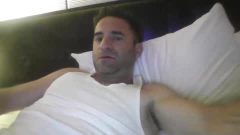 Snapshot of countfernan chatting on 03.10.25 countfernan online show from 03.10.25