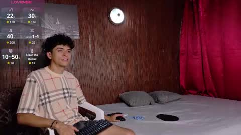 Snapshot of couple_fantasy_x chatting on 06.22.26 Val y Sal online show from 06.22.26