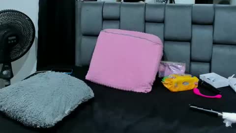 Snapshot of couple_gold69 chatting on 03.11.25 Andrea and Scott online show from 03.11.25