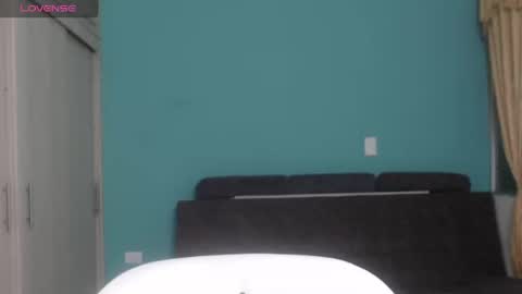  ALEJANDRO Y EMILY  online show from 01.08.26