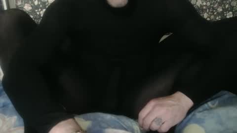 Snapshot of couplelovecam chatting on 11.15.25 pantyhosesforme online show from 11.15.25