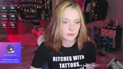 Snapshot of crackling_tati chatting on 09.28.25 Tati online show from 09.28.25