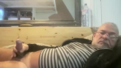 crapaud75018 online show from 10.17.25