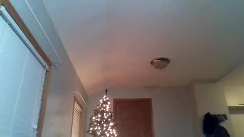 Snapshot of craveitoften chatting on 01.01.25 craveitoften online show from 01.01.25