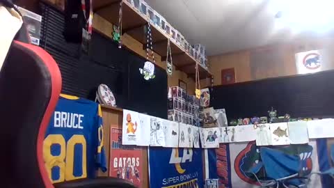 Snapshot of craveitoften chatting on 02.14.25 craveitoften online show from 02.14.25