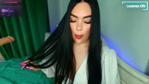 Snapshot of crazy__berry chatting on 10.18.25 Eva online show from 10.18.25