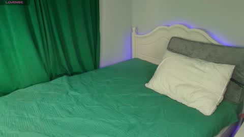 Snapshot of crazy__berry chatting on 10.19.25 Eva online show from 10.19.25