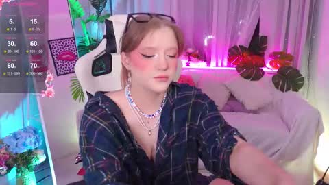 Snapshot of crazy__wine chatting on 09.28.25 Sonya online show from 09.28.25