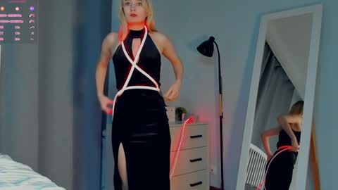 Snapshot of crazy_selfi chatting on 12.25.24 Emma online show from 12.25.24