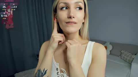 Snapshot of crazy_selfi chatting on 02.01.25 Emma online show from 02.01.25