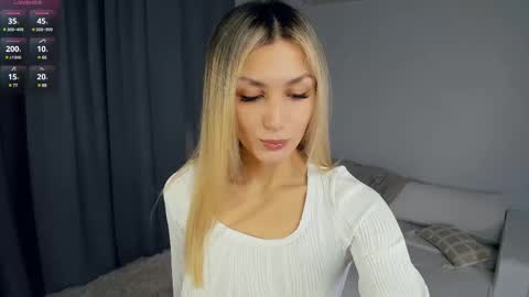 Snapshot of crazy_selfi chatting on 02.16.25 Emma online show from 02.16.25