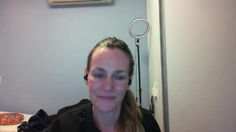 Anny online show from 10.31.25